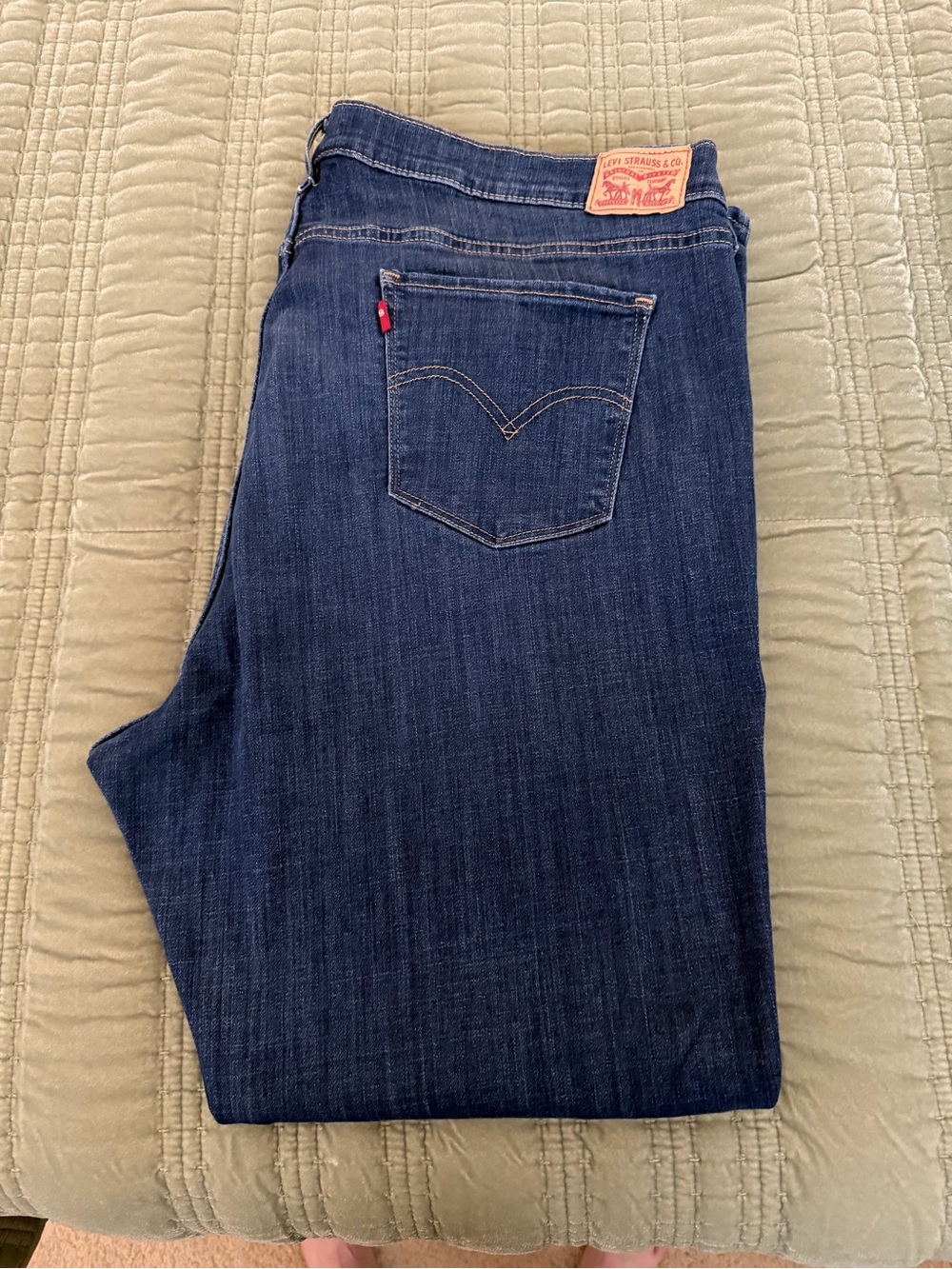 Levi's Indigo Blue Jeans with Red Tab - Picture 1 of 5